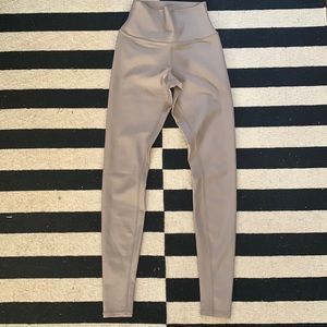 Alo Yoga Airlift Legging (Gravel)